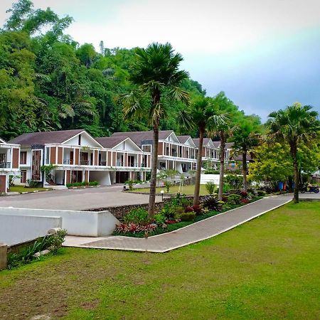 Zuri Resort Cipanas Puncak Exterior photo