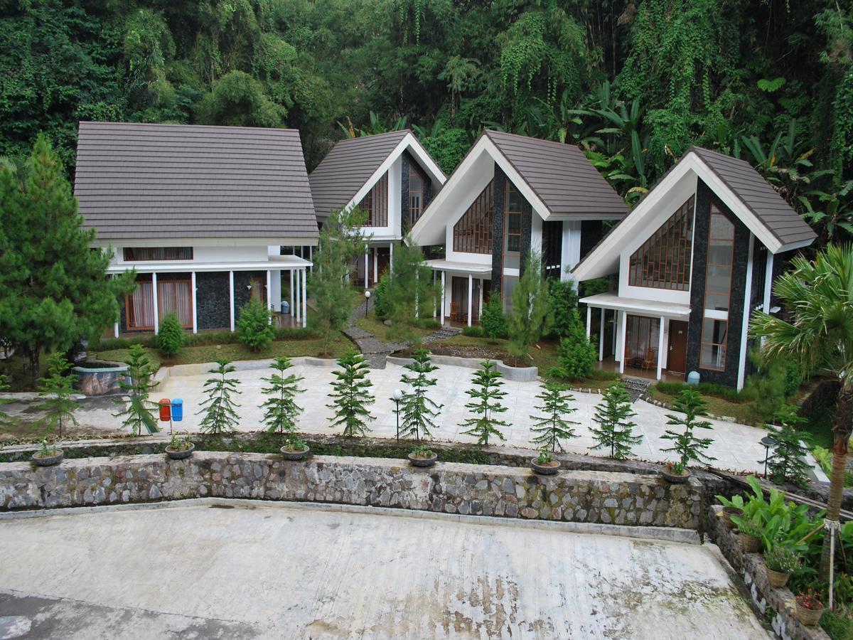 Zuri Resort Cipanas Puncak Exterior photo