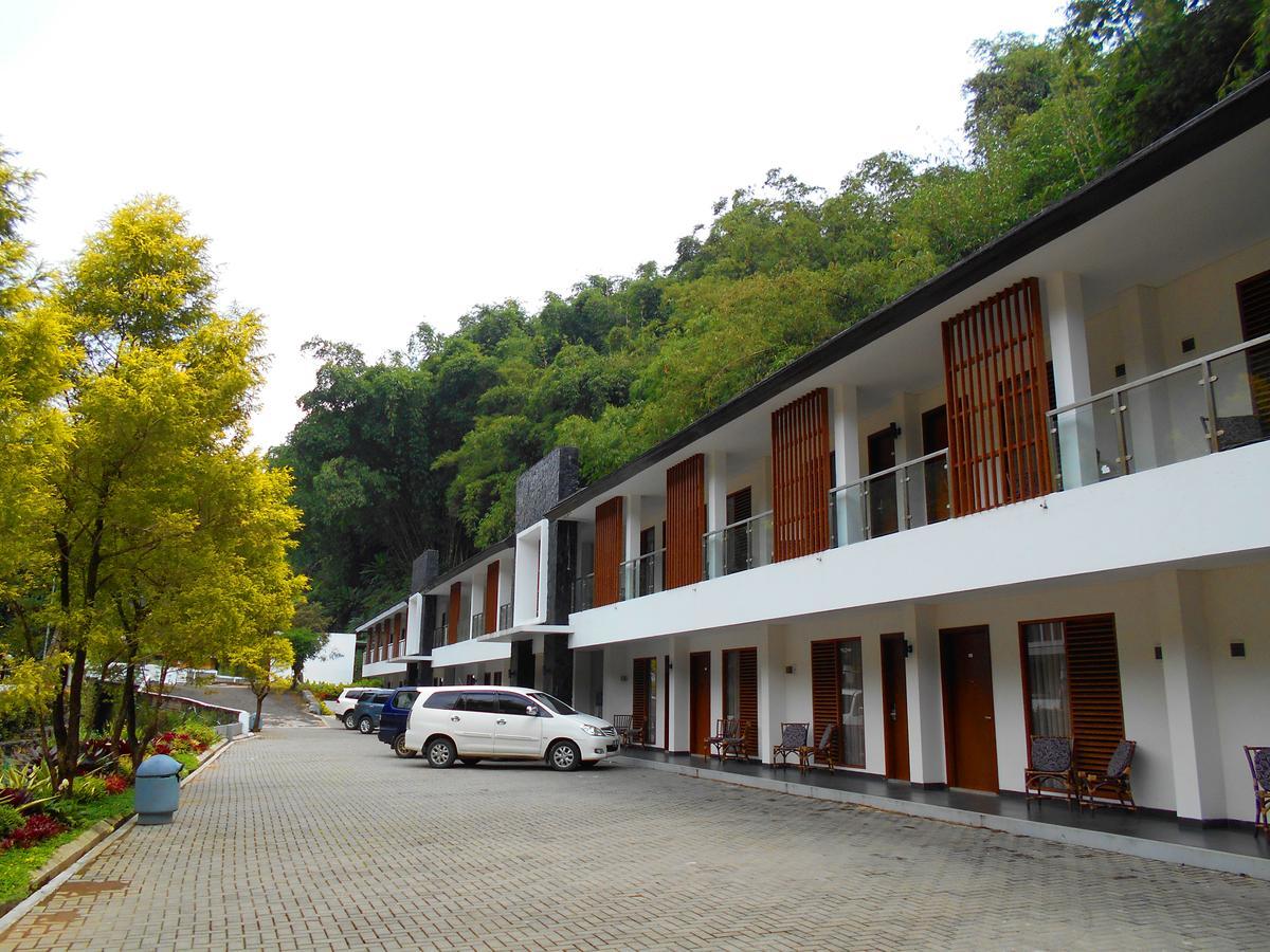 Zuri Resort Cipanas Puncak Exterior photo