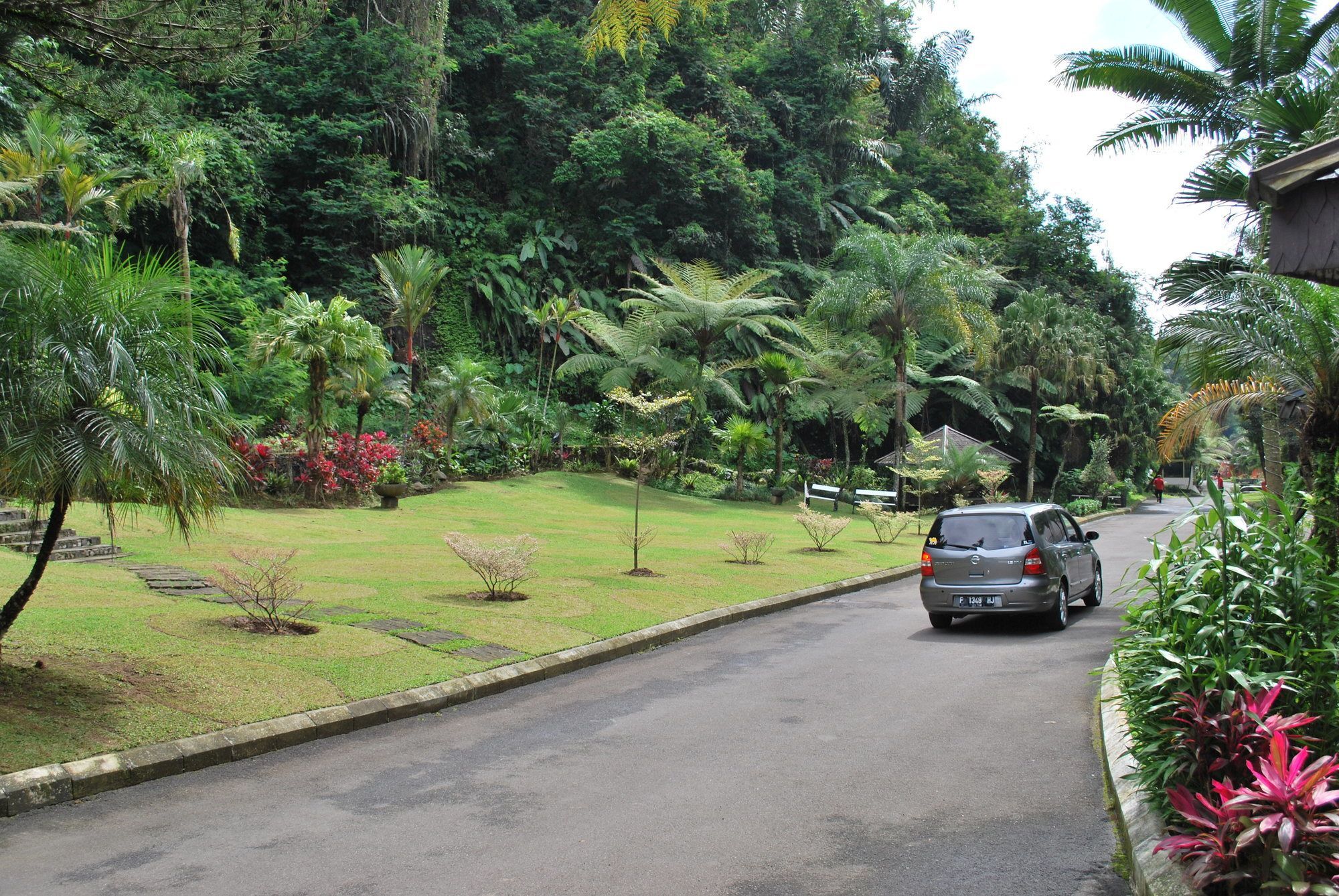 Zuri Resort Cipanas Puncak Exterior photo