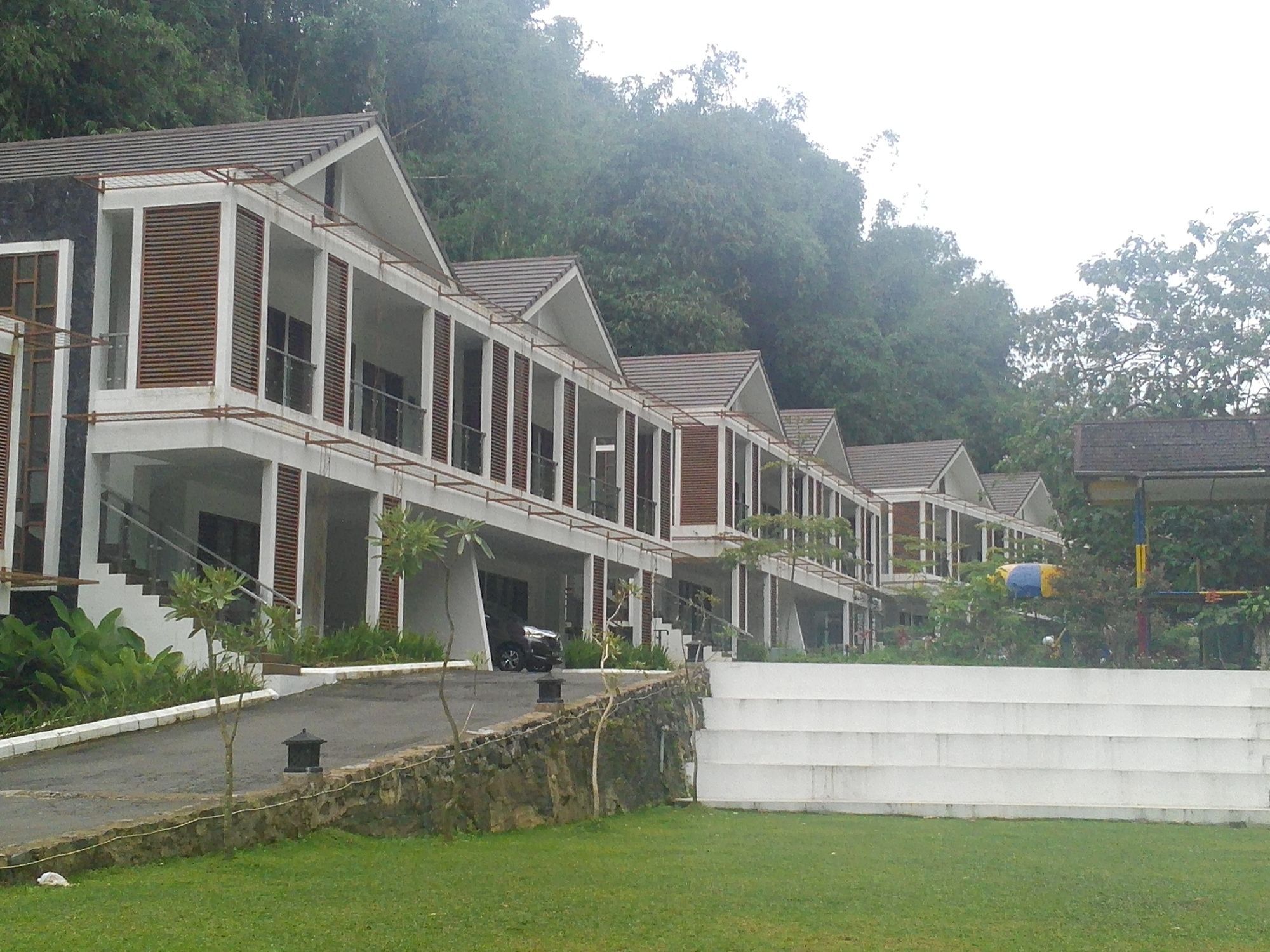 Zuri Resort Cipanas Puncak Exterior photo