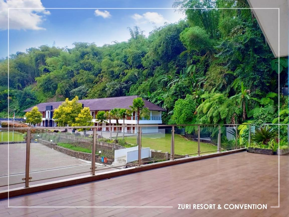 Zuri Resort Cipanas Puncak Exterior photo